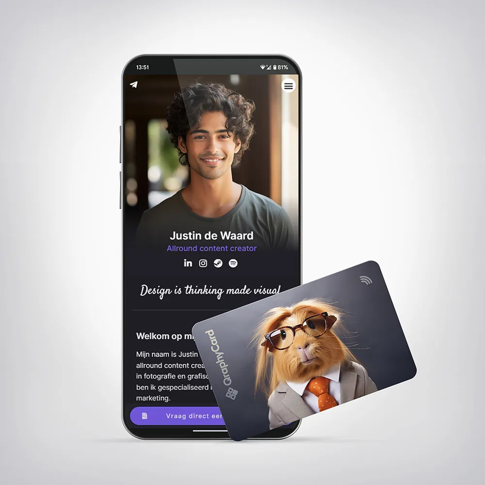 NFC Visitekaart Animals inc. – Cavia — tegen een telefoon gehouden