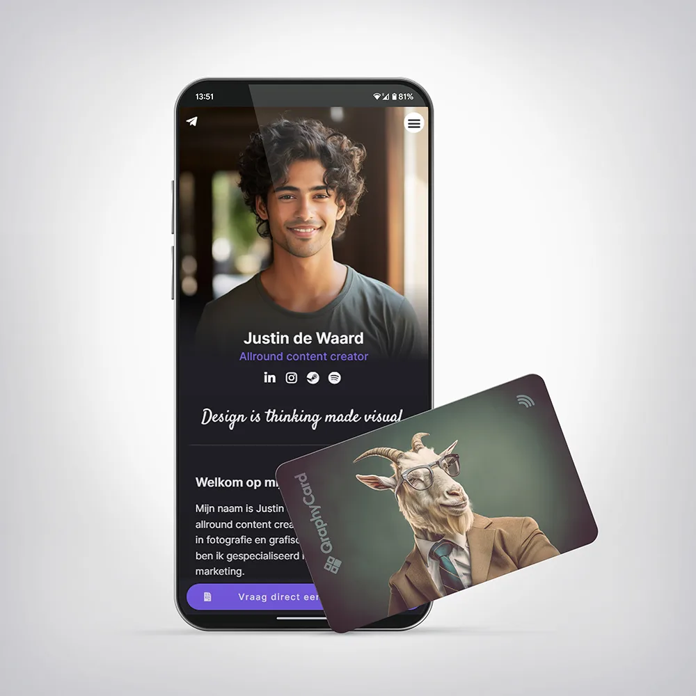 NFC Visitekaart Animals inc. – Geit — tegen een telefoon gehouden