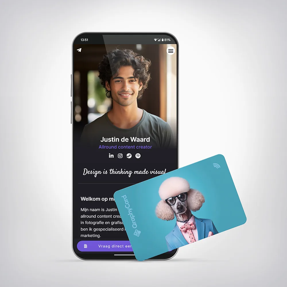 NFC Visitekaart – Poedel — tegen een telefoon gehouden
