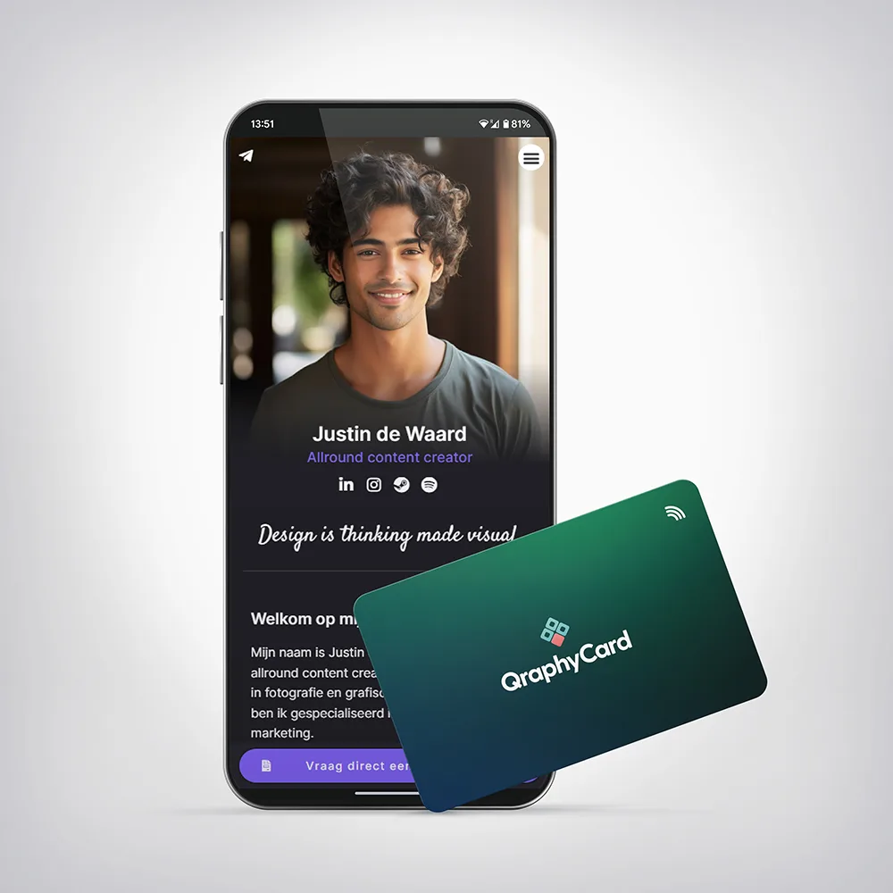 NFC Visitekaart Groene Gradient — tegen een telefoon gehouden