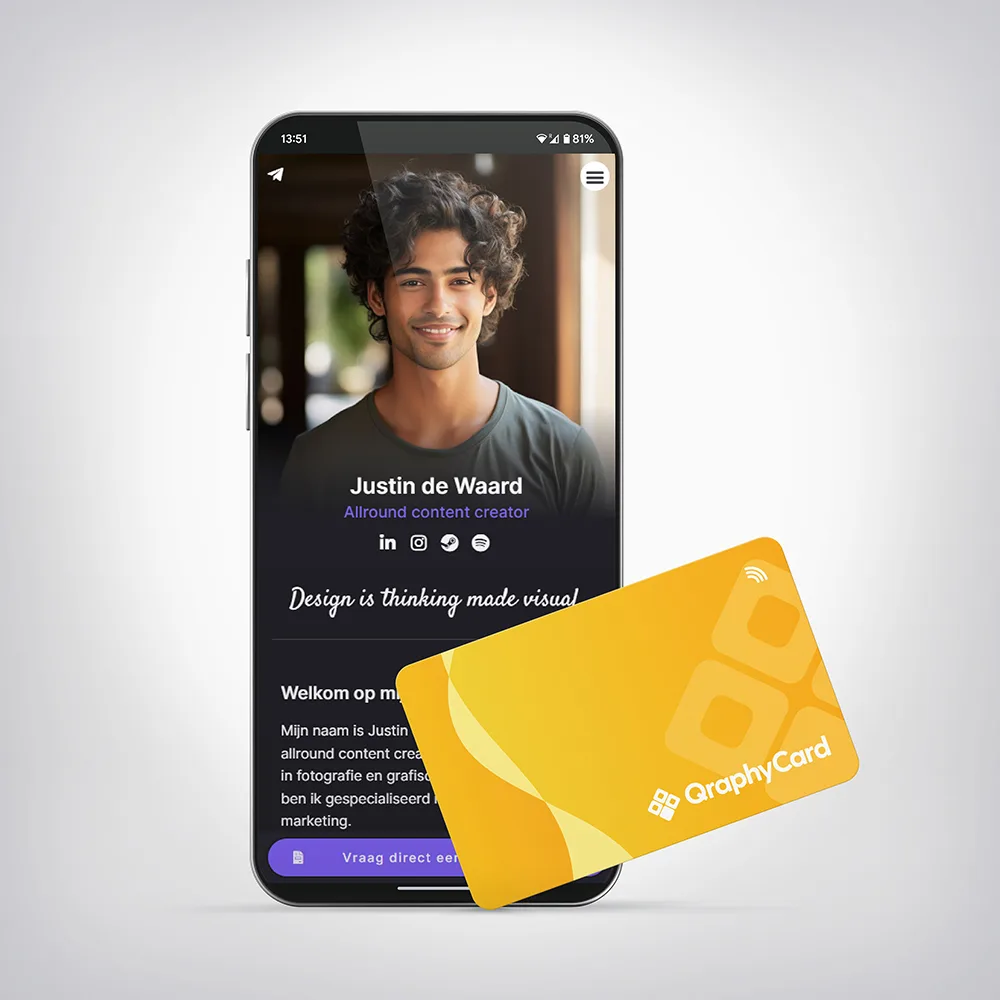 NFC Visitekaart – Gele Swirl — tegen een telefoon gehouden