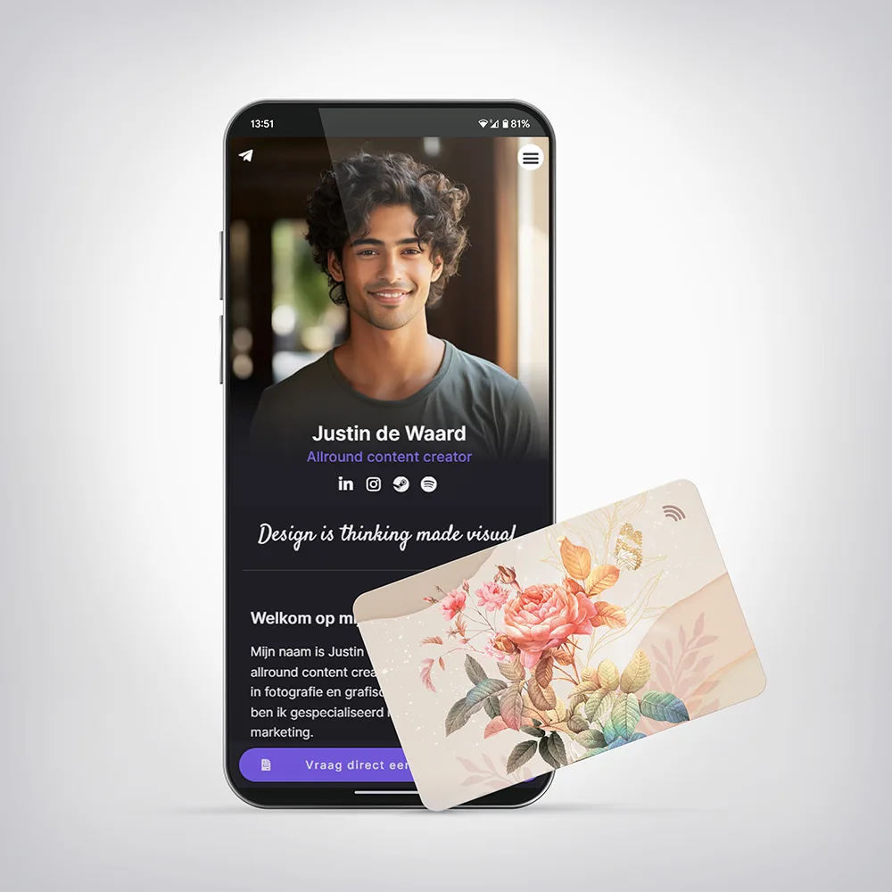 NFC Visitekaart Vintage bloemen — tegen een telefoon gehouden